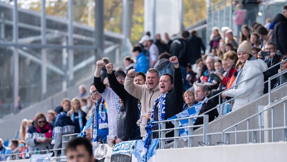 Volle Tribüne, gegen Turbine
