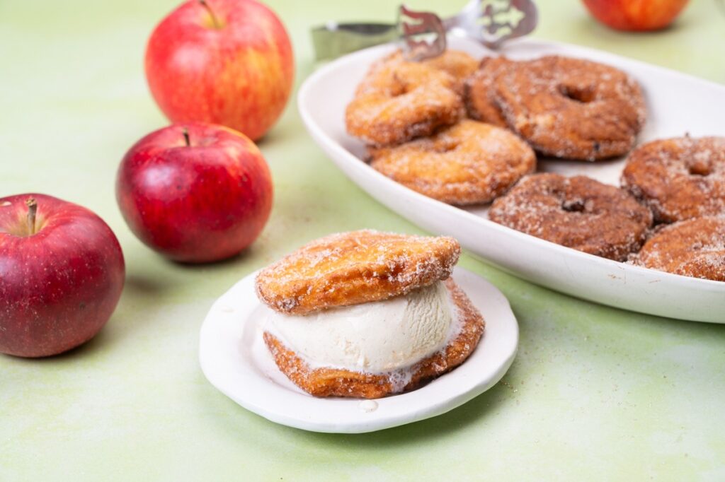 "Nähe ist das Höchste!" Der Tag des Deutschen Apfels erobert den Himmel über Dresden / Am 11. Januar 2026 zeichnet eine Drohnenshow spektakuläre Apfelmotive in den Abendhimmel