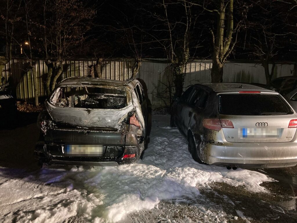 Das Auto brannte vollständig aus.