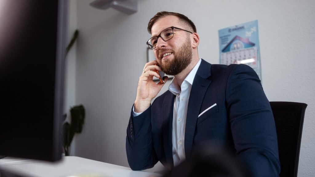 Zwischen Dokumentenflut und Datenschutz: Marvin Jennrich von Jennrich IT erklärt, wie Kanzleien effizienter arbeiten können