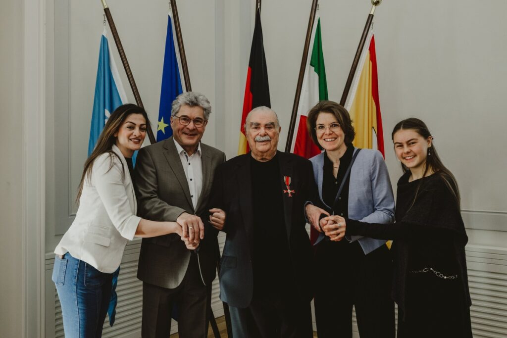 Aus der Mitte der Gesellschaft / Auf Vorschlag des Bürgerrats Bildung und Lernen erhält Carl Richard Montag (96) das Bundesverdienstkreuz