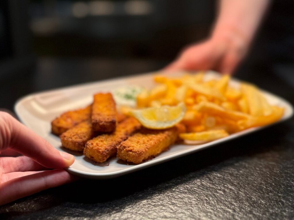 Käpt'n iglos Fisch Freitag im Miniatur Wunderland: iglo unterstützt die "Ich kann es mir nicht leisten" Aktion