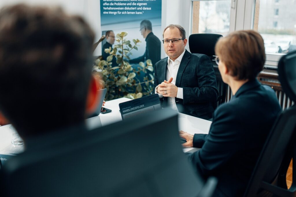 Fehler, Schweigen, Stress was wirklich hinter vielen Arbeitsunfällen steckt