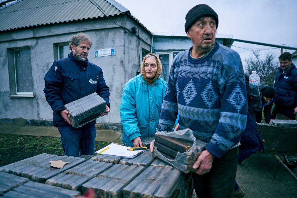 Ukraine: Im härtesten Kriegswinter fehlen Heizung und Strom / Kinder schlafen in Kleidung und Schuhen, um warm zu bleiben / Bündnisorganisationen von "Aktion Deutschland Hilft" leisten Akuthilfe