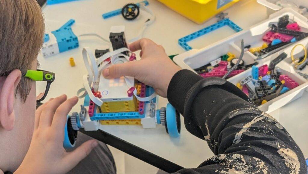 066 Foto2 Kreativ mit Lego (C) Kreis Coesfeld, Andrea Menschner