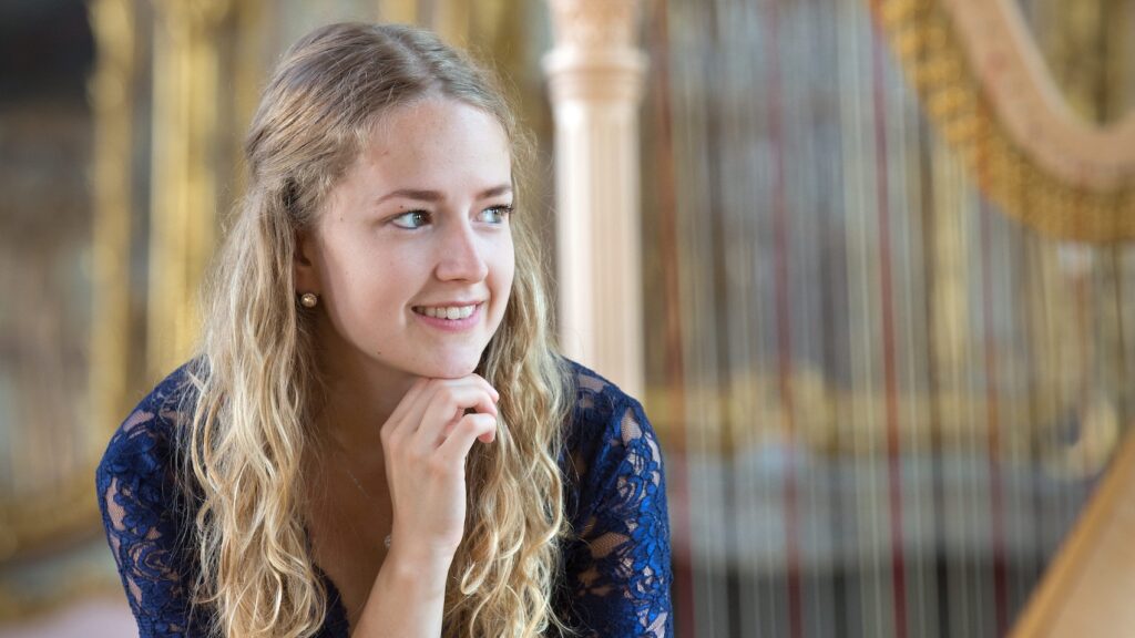 1 Lea Maria Löffler 2 © Christina Bleier