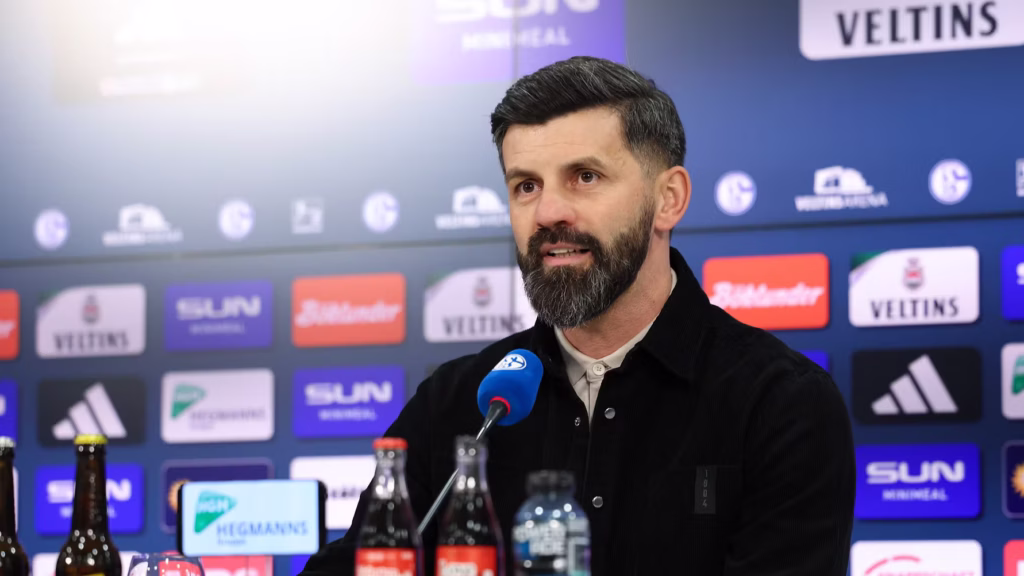 Miron Muslic in der Pressekonferenz vor dem Heimspiel gegen Dresden
