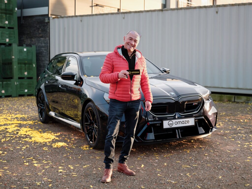 "Ich habe zum ersten Mal seit 40 Jahren wieder bei einer Lotterie mitgespielt und sofort gewonnen!" / Erfolgreicher Unternehmer vom Bodensee gewinnt BMW M5 Touring im Wert von 155.000 Euro sowie 50.000 Euro in bar