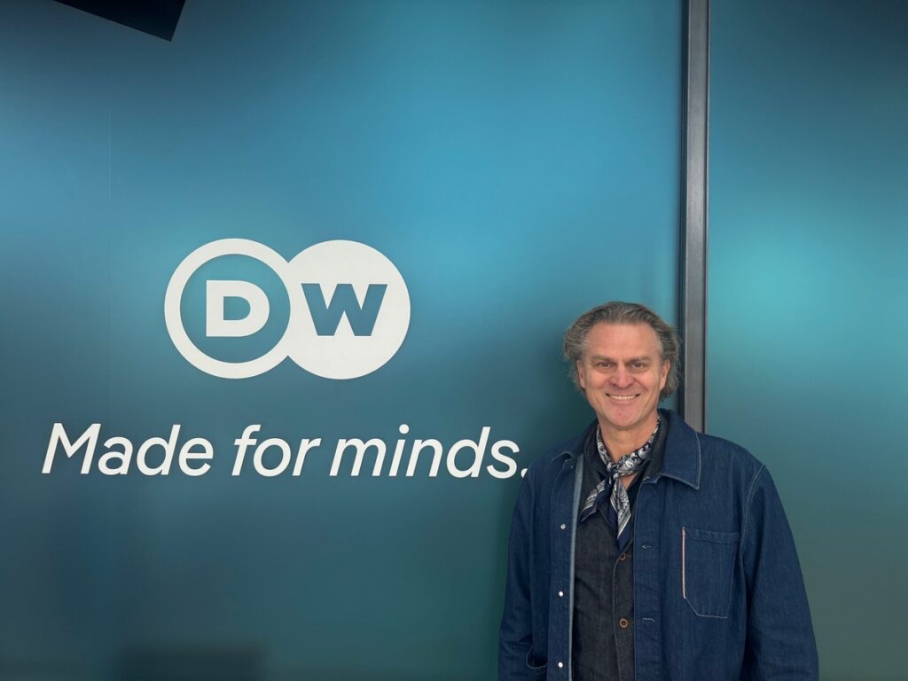 "Erforschen, testen und bewerten" Mirko Lorenz von der Deutschen Welle über Strategie und Ziele von ChatEurope