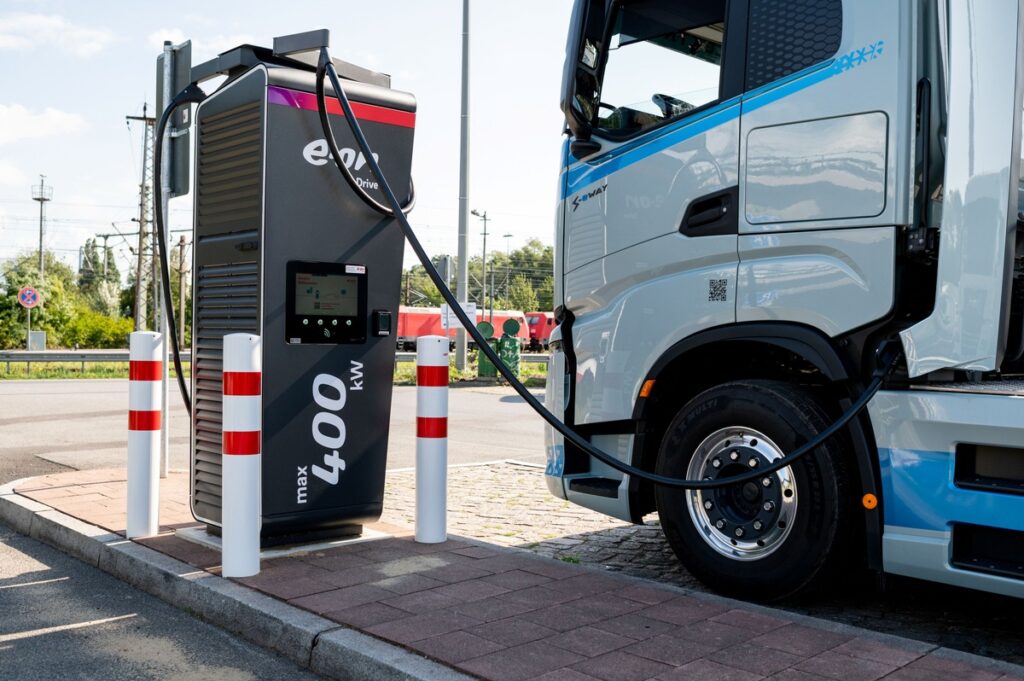 So viele E Autos und E Lkw fahren auf Deutschlands Straßen