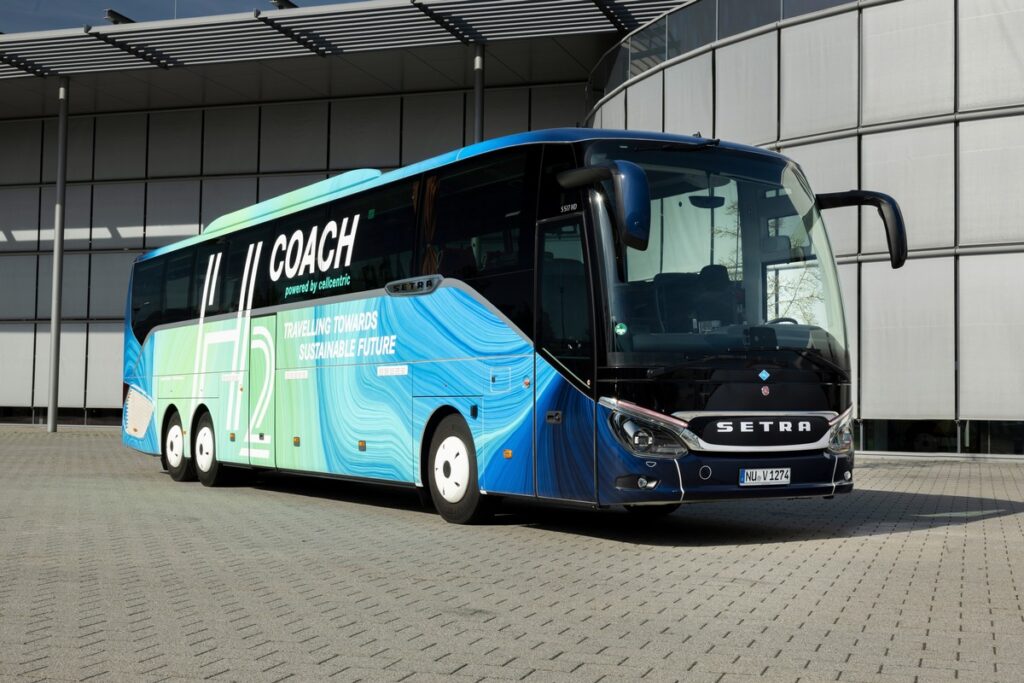 Daimler Buses bringt in Zusammenarbeit mit FEV ersten wasserstoffbasierten Setra Reisebus "H2 Coach" auf die Straße
