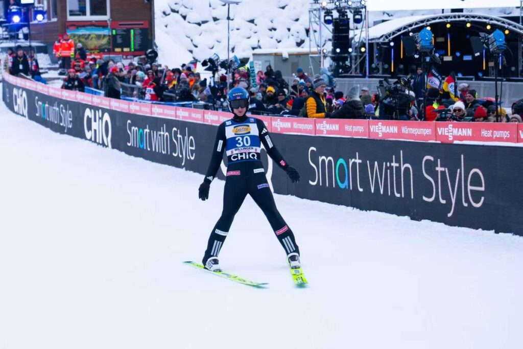 CHiQ präsentiert Smart Living beim FIS Skisprung Weltcup in Deutschland