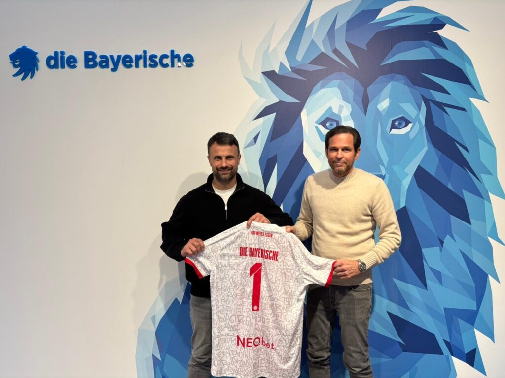 Mehr Präsenz im größten Ballungsraum Deutschlands: Die Bayerische startet Premium Partnerschaft mit Fußballverein Rot Weiss Essen