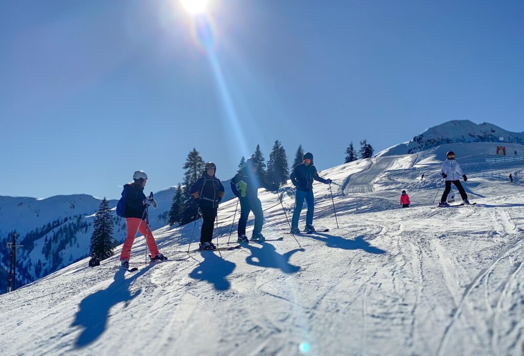 Wenn der Winterurlaub im Krankenhaus endet / Behandlung oft nicht auf Krankenschein / Nicht ohne private Haftpflichtversicherung abfahren