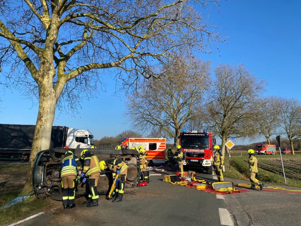 Beide Insassen wurden verletzt.