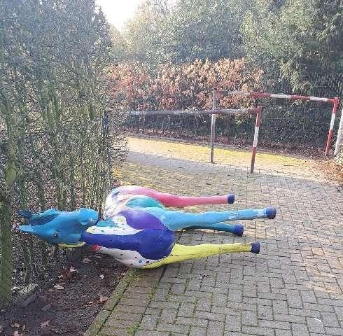 Das beschädigte Deko Pferd.