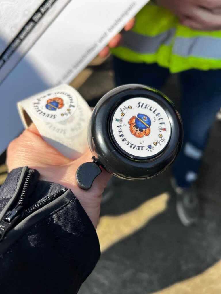 Die Klingeln mit dem Logo.