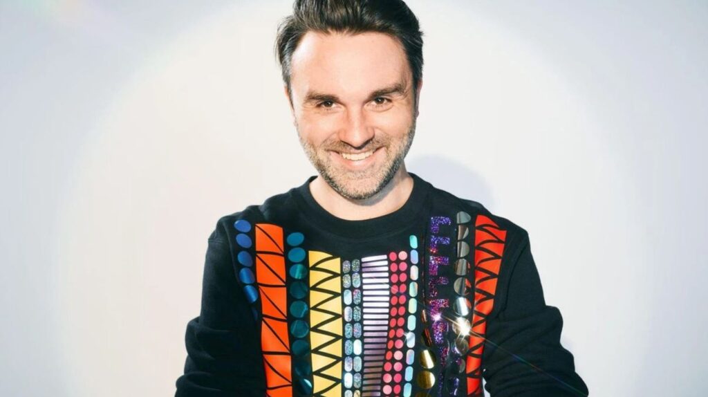 Dr. Pop auf der Bühne bei seinem Programm Hitverdächtig