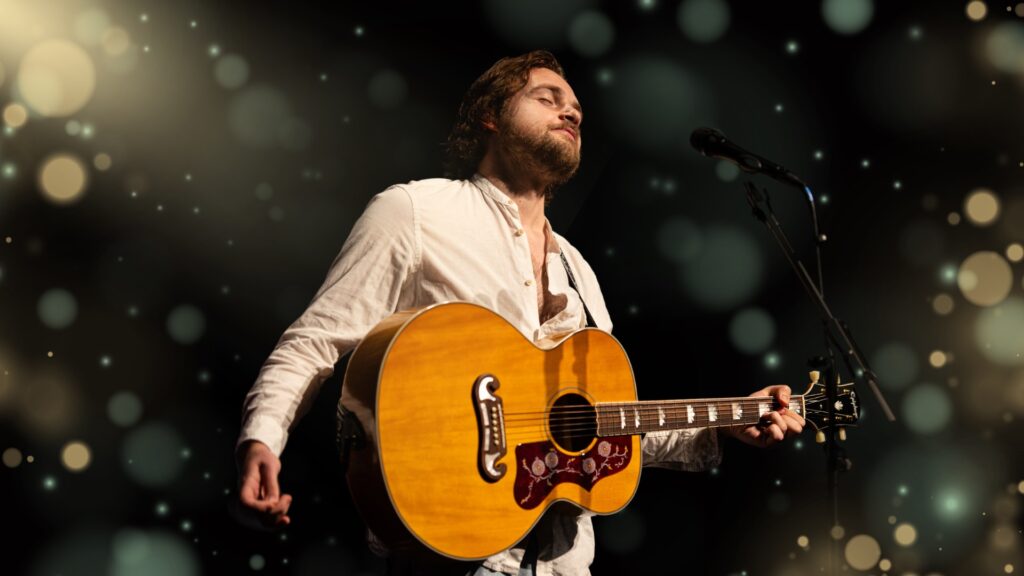 Sänger Patrick Snow bei einem Auftritt der Cat Stevens Tribute Show