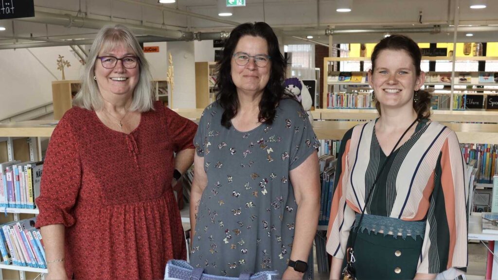 Claudia Kraska-Venjakob, Sabine Schepers und Anja Dietrich-Nähle freuen sich auf den Strick- und Häkeltreff