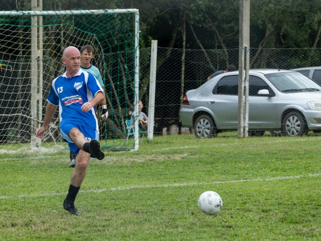 Fußballfeld mit Tor, Symbolbild für Sportförderung