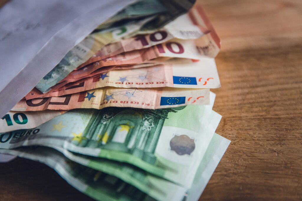 Euro-Banknoten – Symbolbild für Konsumausgaben privater Haushalte