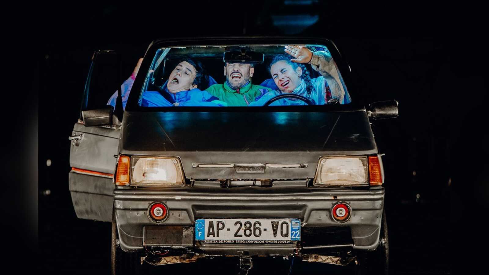 Szene aus dem Straßentheaterstück Heavy Motors