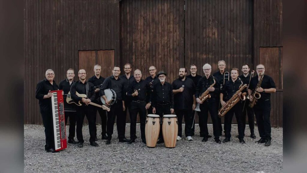 Die Hornebach Big Band in großer Besetzung bei einem Auftritt