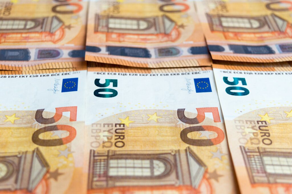 Euro-Geldscheine als Symbolbild für die Inflation