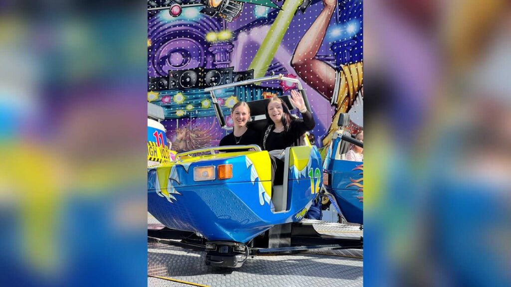 Fahrgeschaefte und Buden auf der Kirmes in Lathen