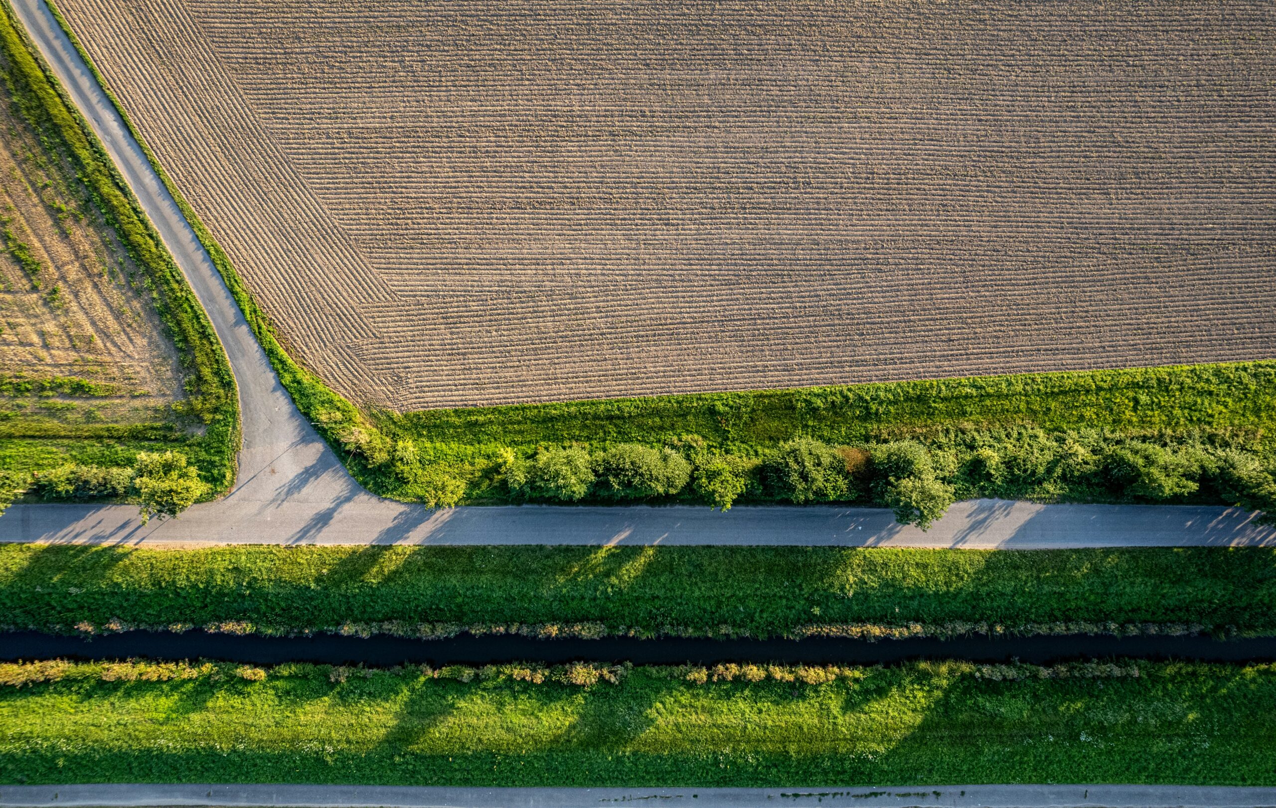 Luftaufnahme einer ländlichen Region mit Feldern