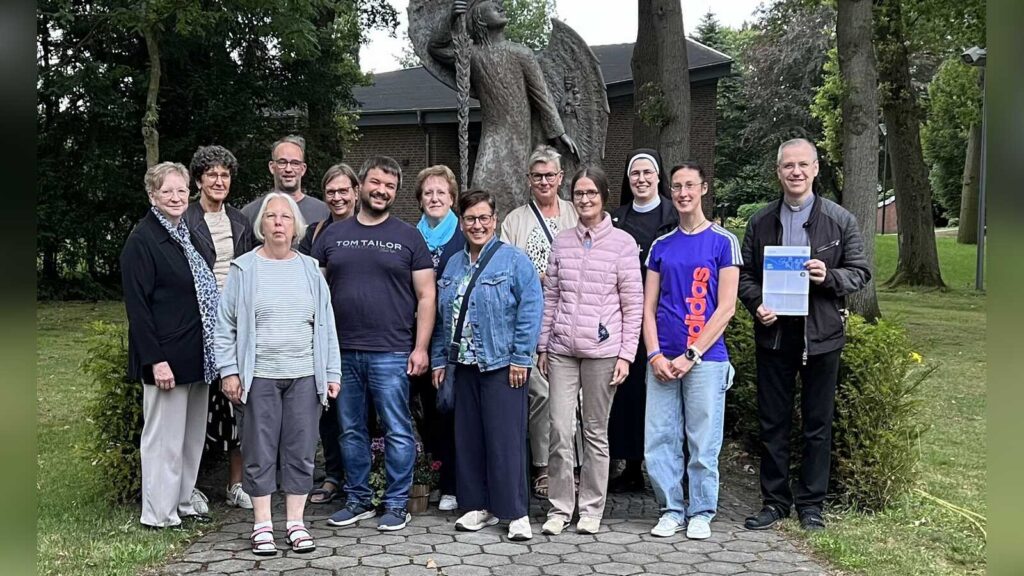Mitglieder der neuen ehrenamtlichen Radio-Horeb-Gruppe für das Emsland in Heede