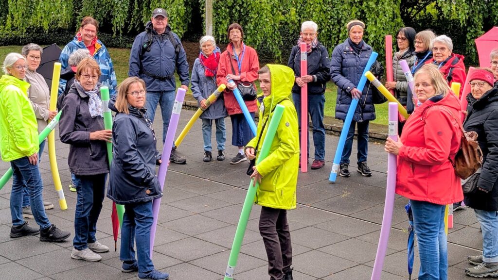Teilnehmerinnen beim Themenspaziergang Selbstbehauptung und Selbstschutz in Nordhorn