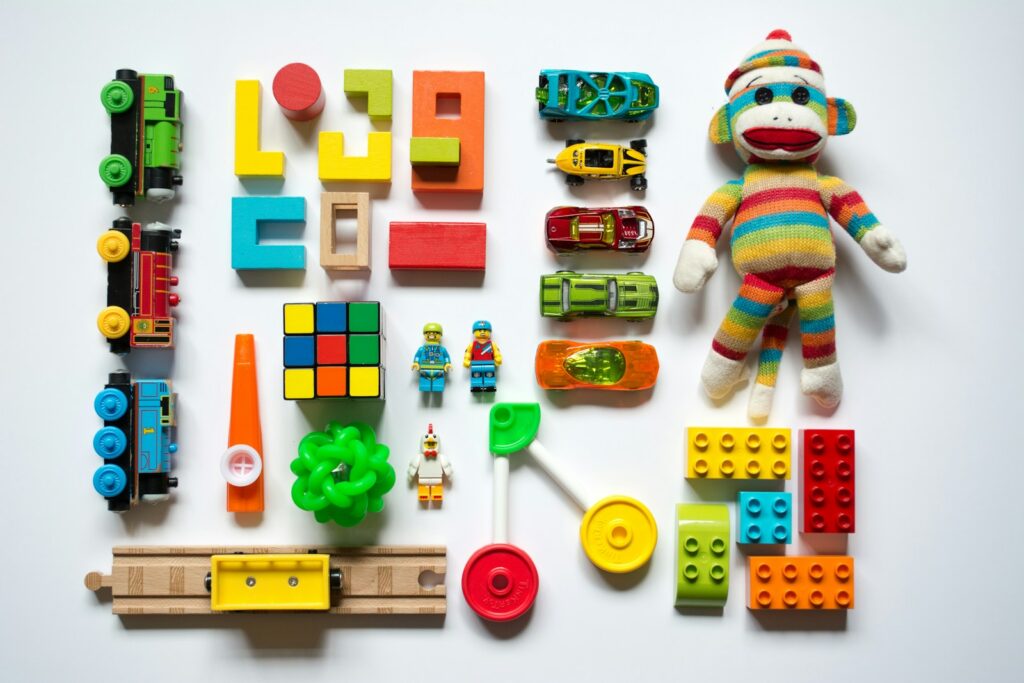 Buntes Lern- und Holzspielzeug – Symbolbild für gespendete Spielsachen