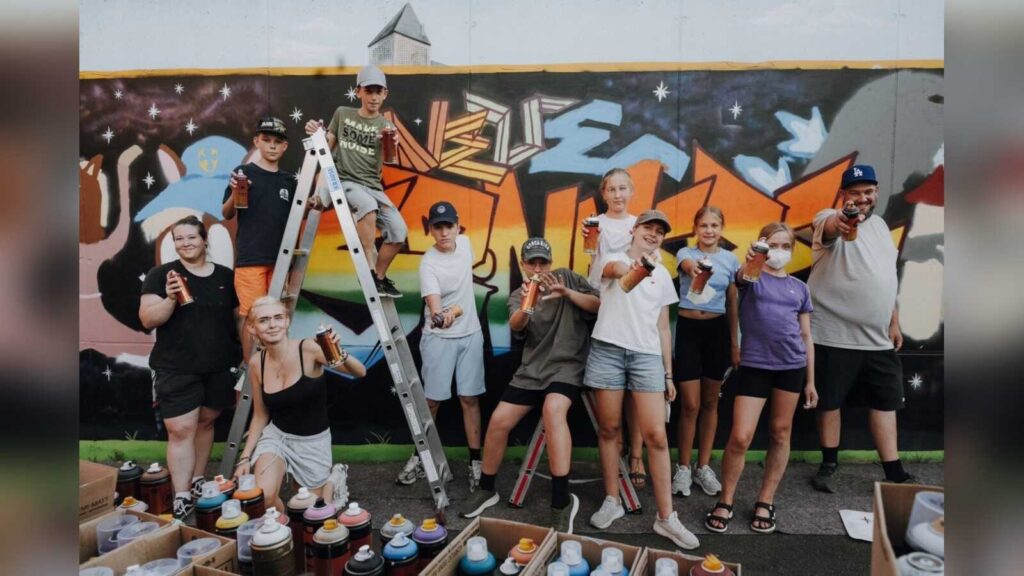 Bunt besprühte Graffiti-Wand an der Neuen Spinnerei in Dülmen