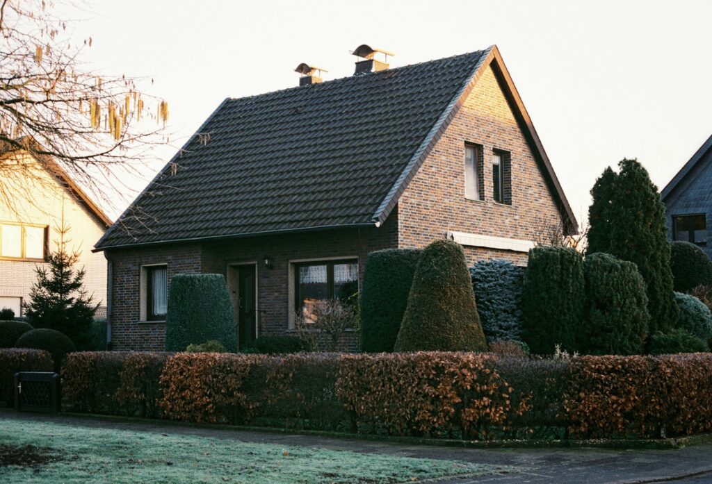 Freistehendes Einfamilienhaus in einem neuen Wohngebiet, Symbolbild fuer die Baugrundstuecke in Ahaus-Wuellen