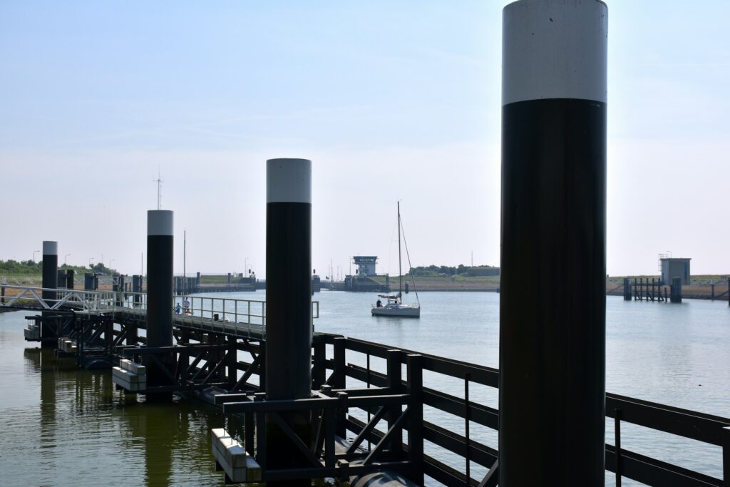 Schleusentor an einer Seeschleuse, Symbolbild