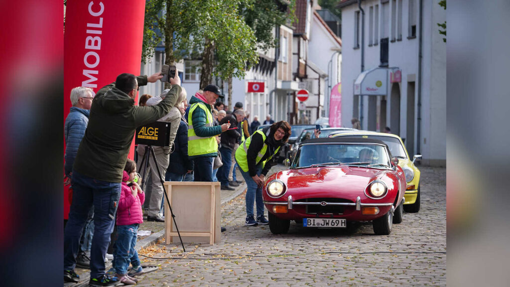 Historische Fahrzeuge bei der Oldtimer-Rallye OWL Klassik