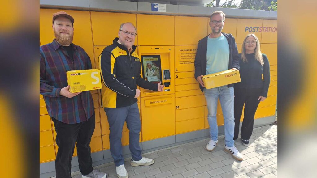 Vertreter der Gemeinde Belm und der Deutschen Post an der neuen Poststation am Hotel Kortlüke in Vehrte
