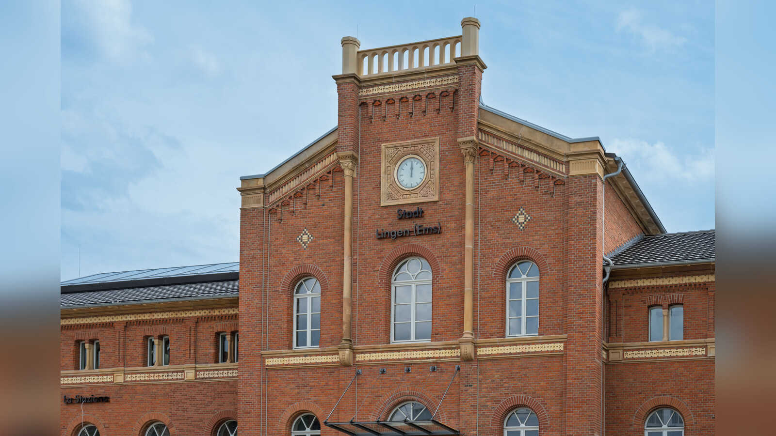 Der sanierte Lingener Bahnhof, der am Tag des offenen Denkmals besichtigt werden kann