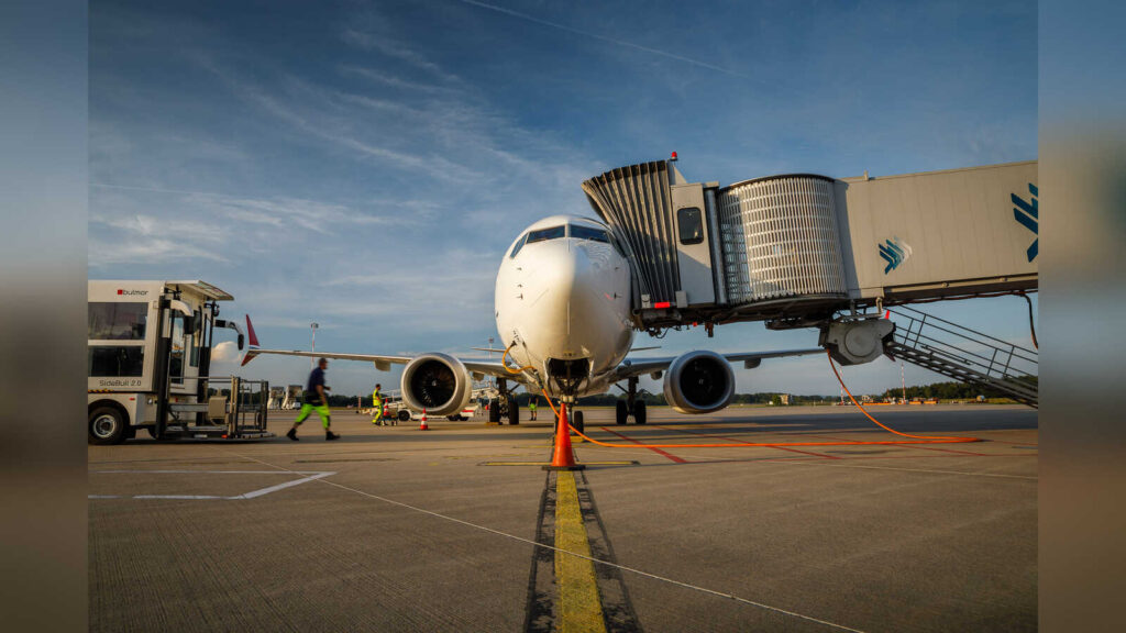 Flugzeug auf dem Rollfeld des Flughafens Münster/Osnabrück (FMO)