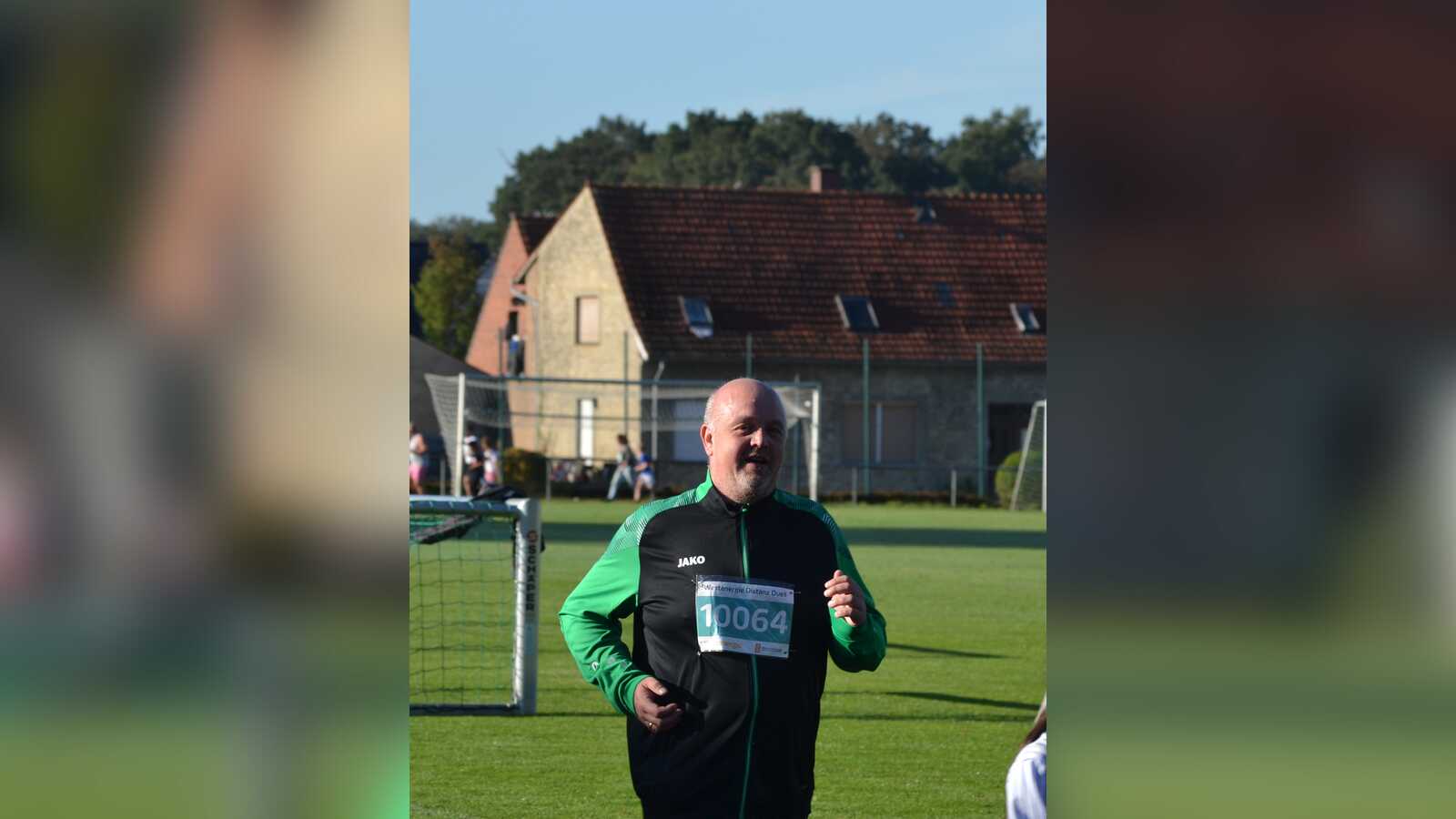 Bürgermeister Christoph Giesel läuft beim Distanz Duell in Schöppingen auf der Laufstrecke