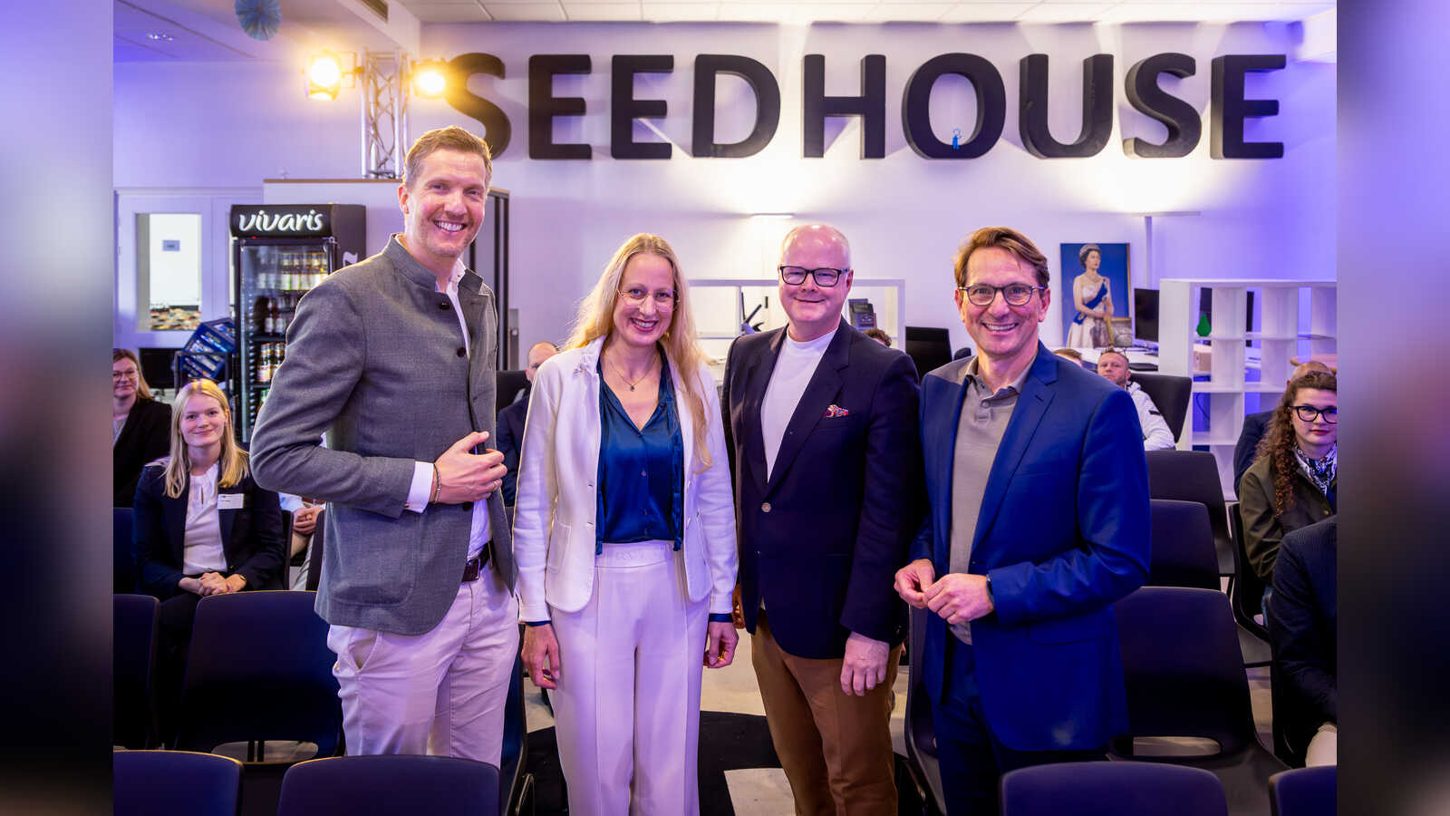 IHK-Vizepräsident Jan-Felix Simon, Anna Kebschull, Thomas Spieker und IHK-Hauptgeschäftsführer Marco Graf