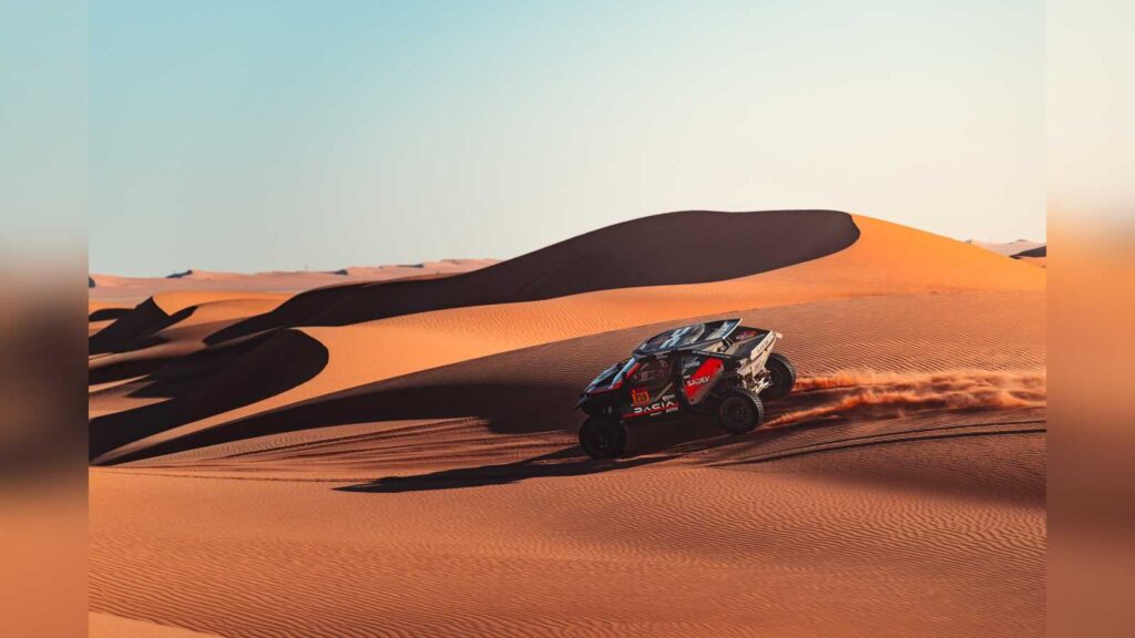 Rallye-Raid-Fahrzeug Dacia Sandrider im Renneinsatz
