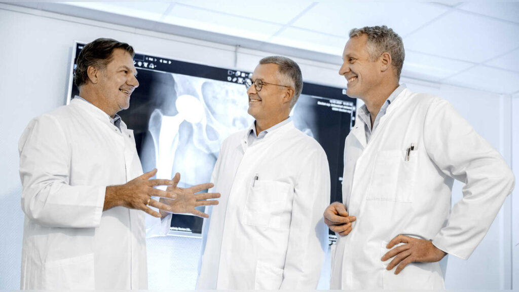 Prof. Dr. med. Steffen Höll, PD Dr. med. Olaf Rolf und Dr. med. Jürgen Apel (von links)