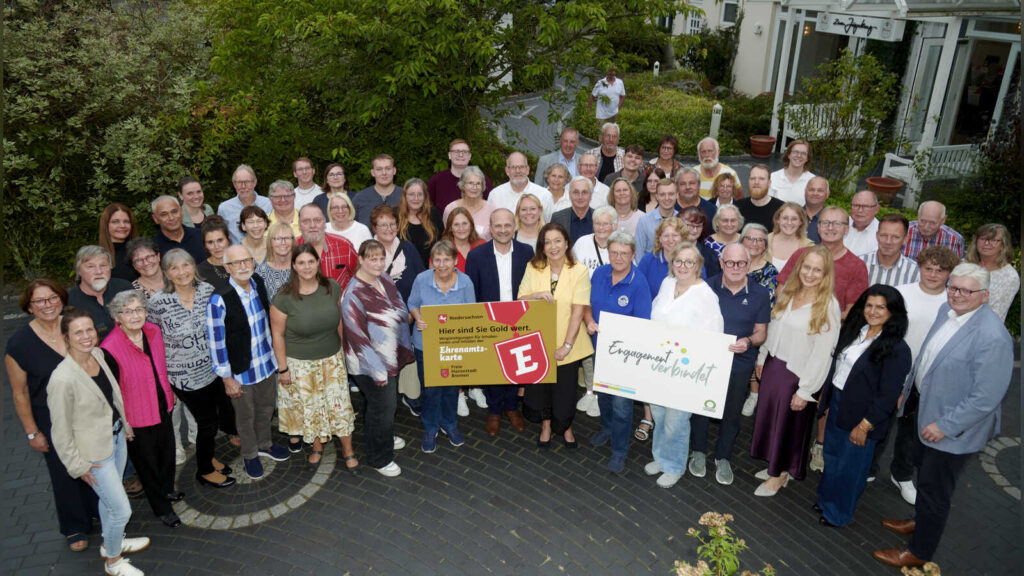 42 Ehrenamtliche freuen sich über die Auszeichnung mit der Ehrenamtskarte des Landkreises Osnabrück