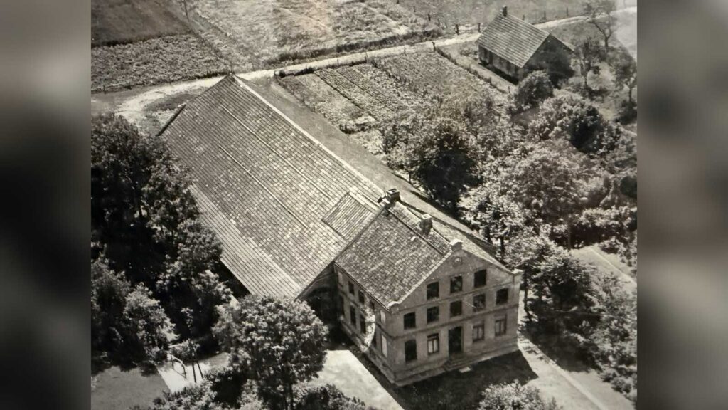 Historische Luftbildaufnahme des Dühringshofes von 1880 in Dornumergrode