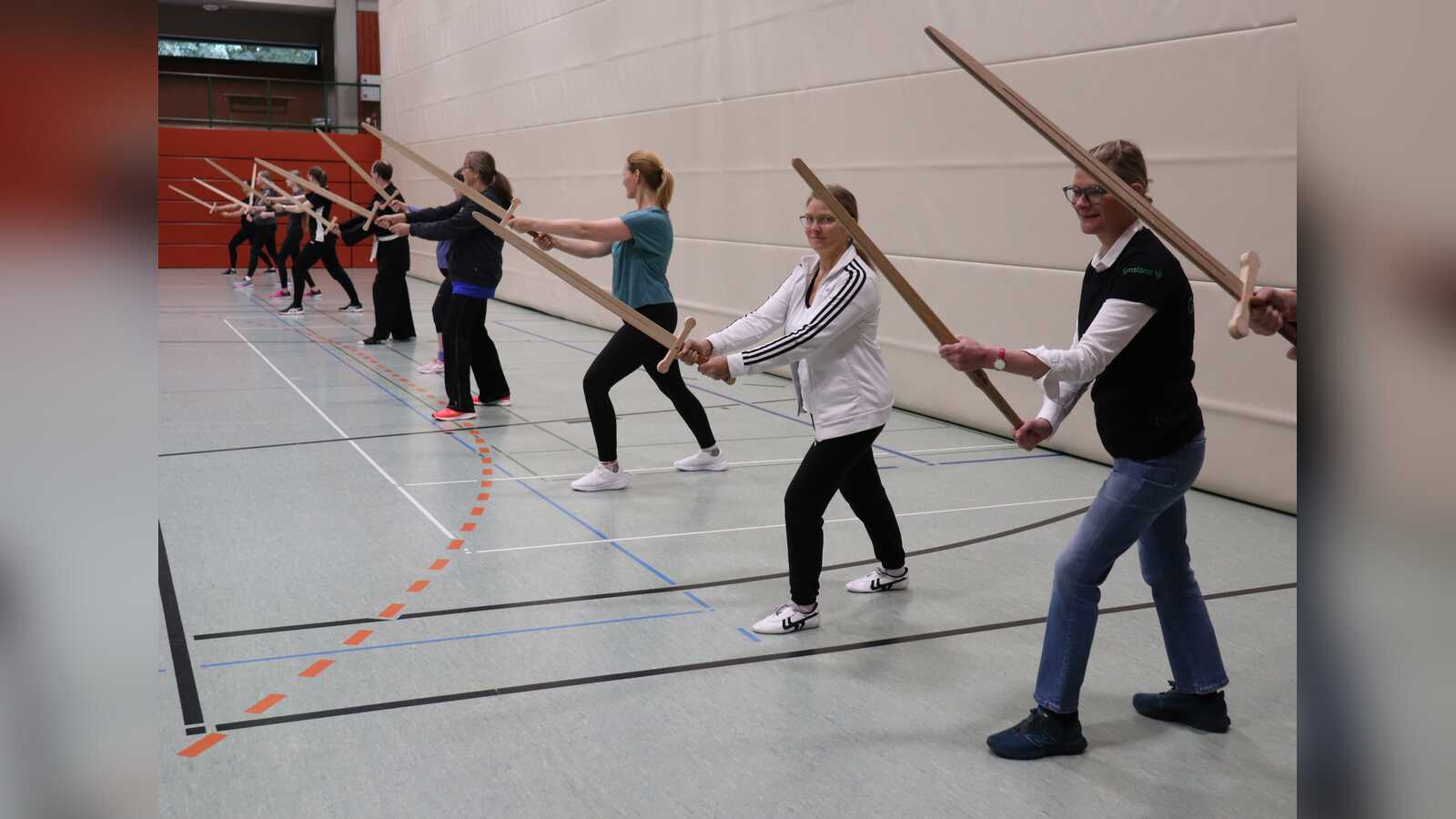 Frauen bei einem Sportangebot des Frauensporttags in Geeste