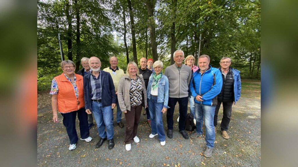 Teilnehmende der ADFC-Kurzschulung für Gästebegleiter an der Baccumer Mühle in Lingen-Baccum
