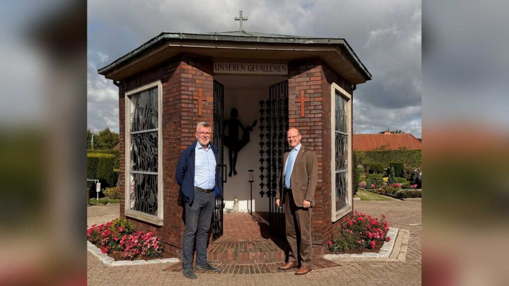 Die sanierte Gefallenenkapelle auf dem Friedhof in Steinfeld